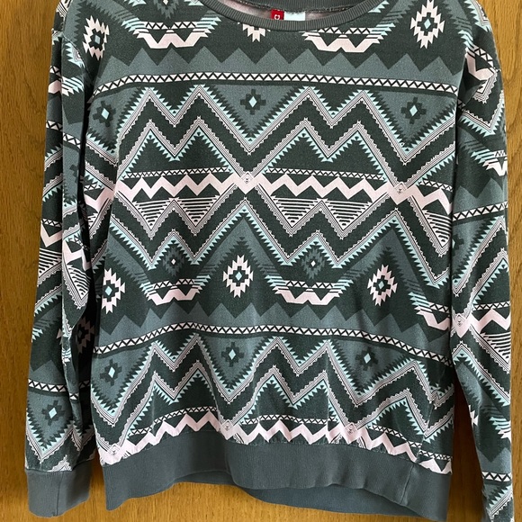 Xs small top. Soft material. Fun design. - Picture 2 of 2